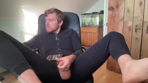 Snapshot of rooster696969joe chatting on 12/12/24, 08:53 roosterJoe online show from 12/12/24, 08:53