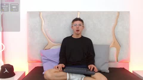 Snapshot of rooy_tay chatting on 11/02/25, 03:42 rooy online show from 11/02/25, 03:42