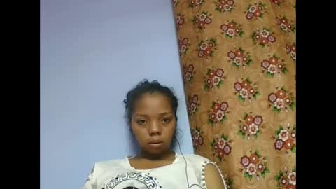 Snapshot of rosah225127 chatting on 05/27/26, 05:10 rosah225127 online show from 05/27/26, 05:10