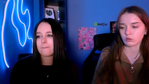 rosalie_liu online show from 11/18/25, 03:38