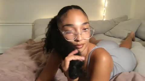 Snapshot of rosalinatoosexy chatting on 10/12/25, 05:06 Rosalina online show from 10/12/25, 05:06