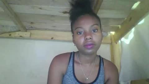 Snapshot of rosalinda933 chatting on 03/01/26, 01:40 Rosalinda online show from 03/01/26, 01:40