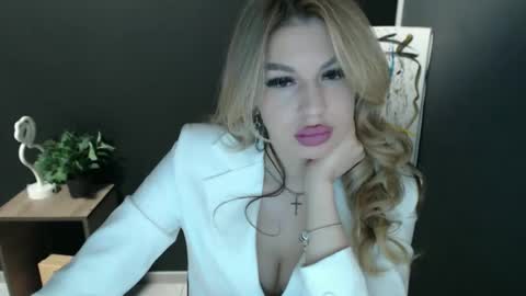 Rosalina online show from 05/17/26, 12:34