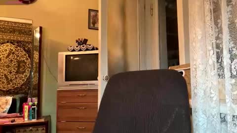 Snapshot of rosanareichelt chatting on 12/17/25, 03:07 Mona online show from 12/17/25, 03:07