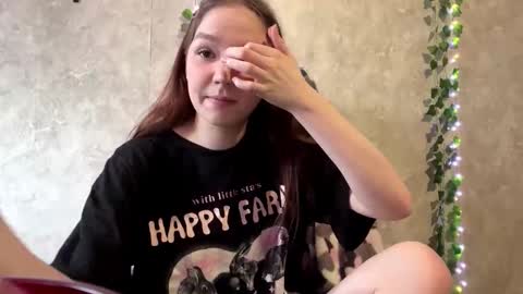 Snapshot of rosannafridley chatting on 02/16/26, 09:05 Rose online show from 02/16/26, 09:05