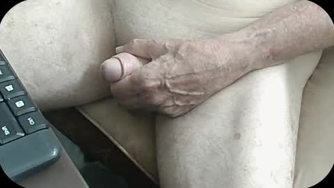 Snapshot of rosco26 chatting on 12/15/24, 09:53 Rosco online show from 12/15/24, 09:53