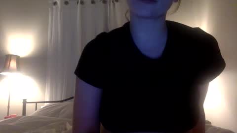 Snapshot of rose202555555 chatting on 09/20/25, 07:42 Rose online show from 09/20/25, 07:42