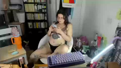 Snapshot of rose257044 chatting on 10/11/25, 06:39 rose257044 online show from 10/11/25, 06:39