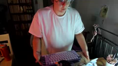 rose257044 online show from 11/30/25, 03:38