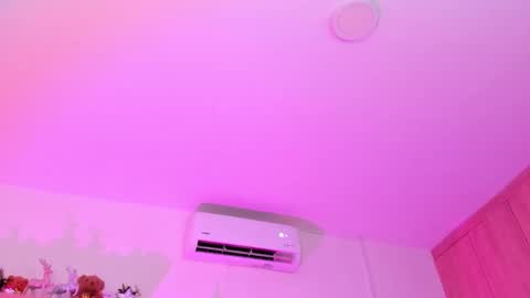 Rose Saenz online show from 12/17/25, 07:42