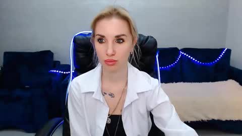Snapshot of rose__shine chatting on 02/12/25, 04:33 rose  shine online show from 02/12/25, 04:33