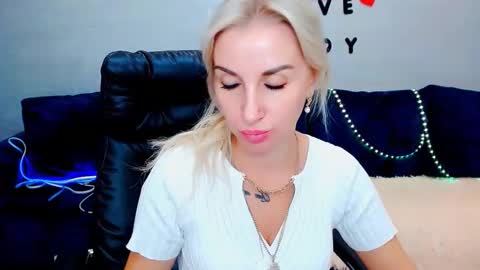 Snapshot of rose__shine chatting on 09/19/25, 09:22 rose  shine online show from 09/19/25, 09:22