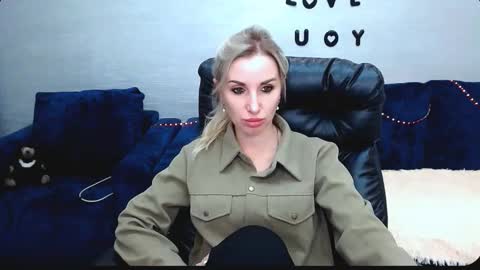 Snapshot of rose__shine chatting on 10/15/25, 09:42 rose  shine online show from 10/15/25, 09:42