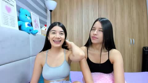 Snapshot of roseandmiah chatting on 05/31/26, 03:58 Rose y Miah online show from 05/31/26, 03:58
