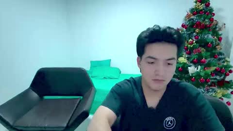 Snapshot of roseandviktor23 chatting on 12/16/25, 02:49 Rose Sins and Don Viktor online show from 12/16/25, 02:49