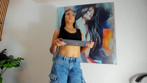 Snapshot of roseaurora chatting on 09/18/25, 12:18 roseaurora online show from 09/18/25, 12:18