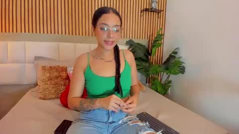 Snapshot of roseaurora chatting on 10/08/25, 12:36 roseaurora online show from 10/08/25, 12:36