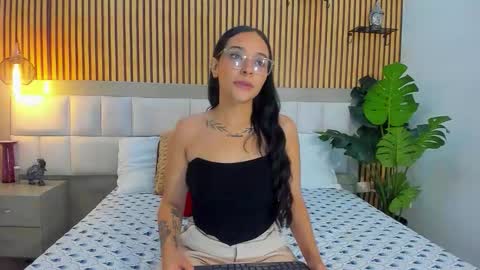 Snapshot of roseaurora chatting on 10/21/25, 01:23 roseaurora online show from 10/21/25, 01:23