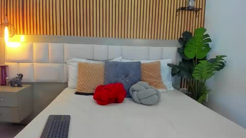 roseaurora online show from 11/07/25, 12:49