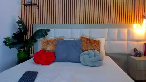 roseaurora online show from 01/19/26, 01:04