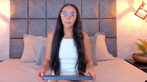 roseaurora online show from 04/12/26, 11:48