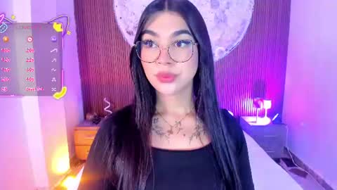 Snapshot of rosecassie chatting on 06/10/26, 01:32 Rose online show from 06/10/26, 01:32