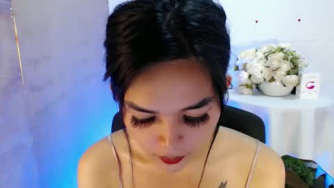 Snapshot of rosella_xx chatting on 02/17/25, 01:15 TONETH online show from 02/17/25, 01:15
