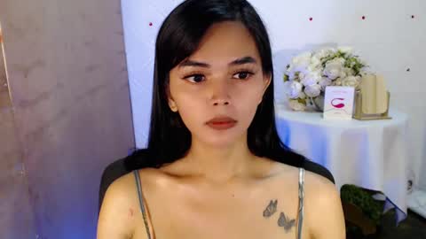 Snapshot of rosella_xx chatting on 02/25/25, 12:25 TONETH online show from 02/25/25, 12:25