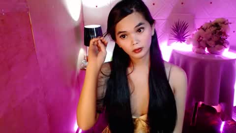 Snapshot of rosella_xx chatting on 09/19/25, 02:24 TONETH online show from 09/19/25, 02:24