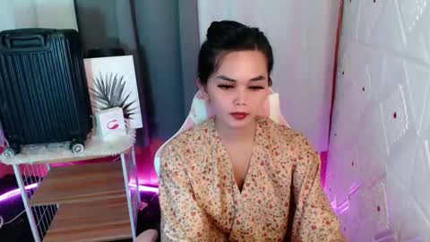 Snapshot of rosella_xx chatting on 10/28/25, 08:51 TONETH online show from 10/28/25, 08:51