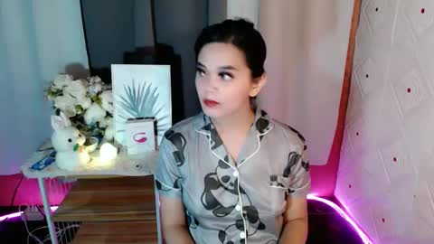 Snapshot of rosella_xx chatting on 11/04/25, 07:18 TONETH online show from 11/04/25, 07:18