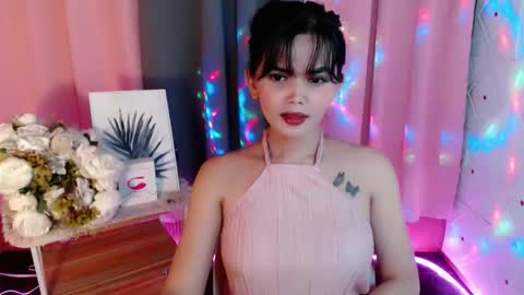 Snapshot of rosella_xx chatting on 11/28/25, 10:01 TONETH online show from 11/28/25, 10:01