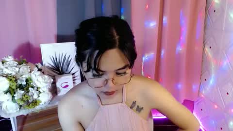 Snapshot of rosella_xx chatting on 12/04/25, 05:39 TONETH online show from 12/04/25, 05:39