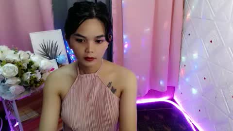 Snapshot of rosella_xx chatting on 12/14/25, 08:20 TONETH online show from 12/14/25, 08:20