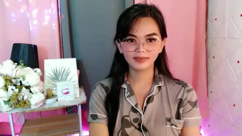 Snapshot of rosella_xx chatting on 02/10/26, 12:04 TONETH online show from 02/10/26, 12:04