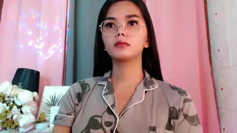 Snapshot of rosella_xx chatting on 02/11/26, 12:15 TONETH online show from 02/11/26, 12:15