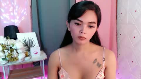 Snapshot of rosella_xx chatting on 02/14/26, 06:43 TONETH online show from 02/14/26, 06:43
