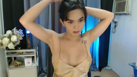 Snapshot of rosella_xx chatting on 02/19/26, 05:42 TONETH online show from 02/19/26, 05:42