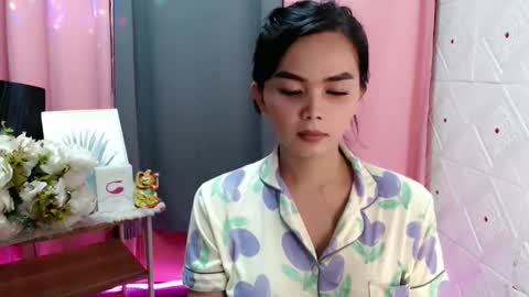 Snapshot of rosella_xx chatting on 02/28/26, 12:00 TONETH online show from 02/28/26, 12:00