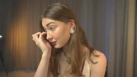 Snapshot of rosellegaeta chatting on 12/04/25, 04:11 Elsa online show from 12/04/25, 04:11