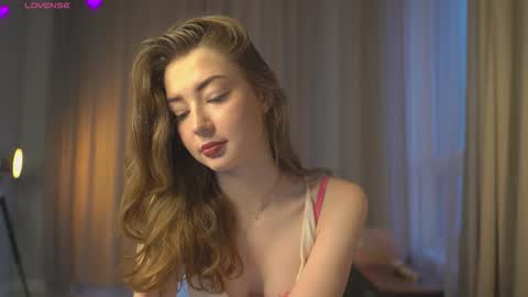 Snapshot of rosellegaeta chatting on 12/15/25, 04:17 Elsa online show from 12/15/25, 04:17