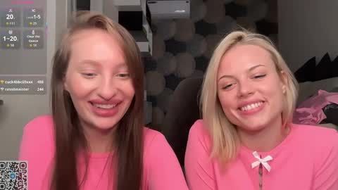 Sophie and Sarah online show from 04/18/26, 07:58