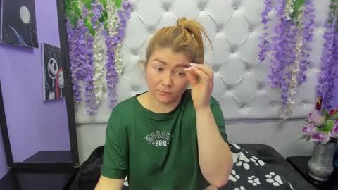 Snapshot of roselyn_arnold chatting on 09/29/25, 01:16 Julieta online show from 09/29/25, 01:16