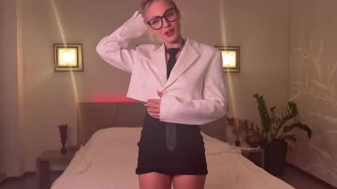 Snapshot of roselyn_rose chatting on 11/22/25, 03:33 Roselyn online show from 11/22/25, 03:33