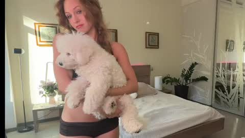 Snapshot of roselyn_rose chatting on 05/22/26, 03:39 Roselyn online show from 05/22/26, 03:39