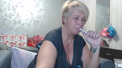 Lovepinklilly online show from 10/28/25, 05:04