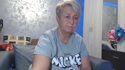 Lovepinklilly online show from 11/17/25, 06:03