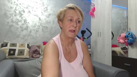 Lovepinklilly online show from 05/15/26, 05:20