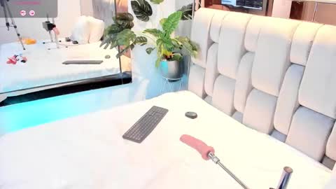 Snapshot of rosetemple chatting on 10/16/25, 05:08 Rose online show from 10/16/25, 05:08