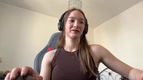 Snapshot of rosettadingson chatting on 06/16/26, 10:18 Rina online show from 06/16/26, 10:18